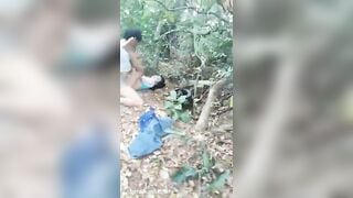 Đưa em gái mới quen lên rừng rồi gạ gẫm đè em nó ra chịch tung lồn