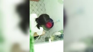 quay lén chị dâu thay đồ trong phòng tắm