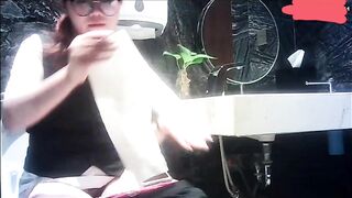 cammara quay lén nhà WC nữ gái xinh toàn gái non tơ - phần 5