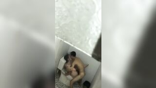 em trai quay lén anh chị địt nhau trong nhà tắm