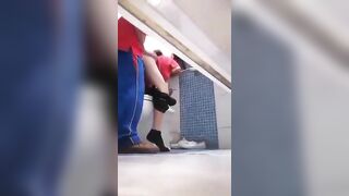 Cặp đôi đã có gia đình lén lút cặp bồ rồi lén lút đụ nhau trong công ty luôn.