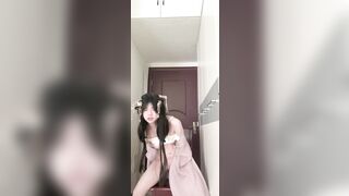 Gái xinh cosplay cổ trang thủ dâm bằng cu giả dâm đãng 2