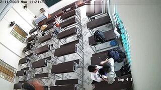 2 em học sinh lớp 10 vạch quần đụ nhau ngay trong lớp học