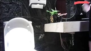 cammara quay lén nhà WC nữ gái xinh toàn gái non tơ - phần 7