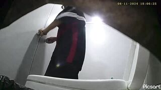 cammara ẩn Quay Lén WC các em xinh tươi nhìn nứng cặc - phần 3