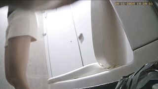 cammara ẩn Quay Lén WC các em xinh tươi nhìn nứng cặc - phần 13