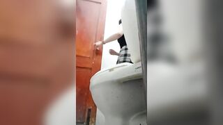cammara ẩn Quay Lén WC các em xinh tươi nhìn nứng cặc - phần 24