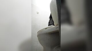 cammara ẩn Quay Lén WC các em xinh tươi nhìn nứng cặc - phần 24