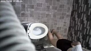 đặt cammara siêu nhỏ trong WC quán cafe quay lén gái - phần 3