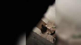 qua nhà chơi rình đứa cháu kính cận vú to tắm