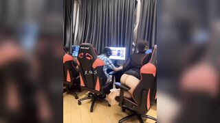 Dâm nữ khỏa thân vào quán net show hàng bị mấy a khách xem như chỗ xã mà đụ tơi tả