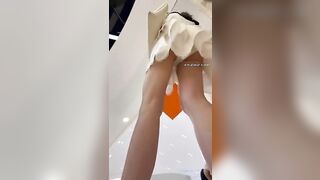 quay lén gái xinh mặc váy ngắn quần lót ren lọt khe đủ cả - phần 6