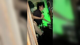 Để bạn gái đi làm cho bố dượng và cái kết làm bồn chứa tinh cho dượng