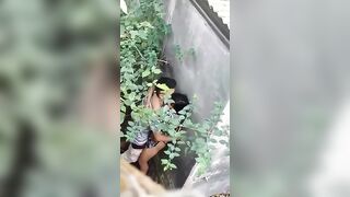 phát hiện em học sinh cho trai địt ở sau nhà