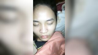 Con gái đang ngủ thì bị dượng lẻn vào lột quần ra địt lén