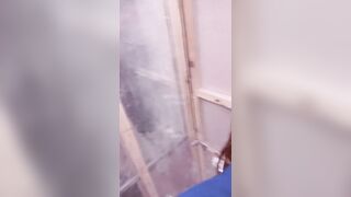 DING DONG~🔔 Cửa thang máy vừa mở ra là thấy tôi đang bị đút vào rút ra