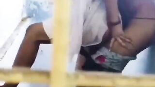 Quay lén hàng xóm vừa đi học về đã dẫn trai vào phòng địt