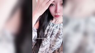 Gái xinh Loli mình dây, Ko Mặc quần lót đi xe bus, Lén Bóp vú Móc lồn live sex