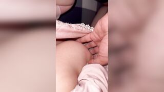 Tranh thủ lén lút bóp vú chị vợ lúc say xỉn