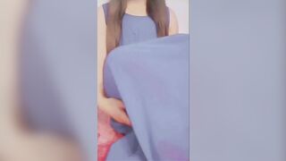 Em teen lồn múp hồng hào thủ dâm