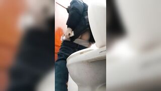 cammara ẩn Quay Lén WC các em xinh tươi nhìn nứng cặc - phần 41