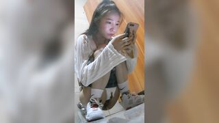 cammara ẩn Quay Lén WC các em xinh tươi nhìn nứng cặc - phần 45
