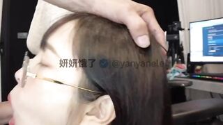 Gái ngoan là phải biết nuốt tihn của anh