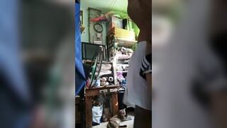 Ở nhà thả rông không hề mặc sì líp em gái 16 tuổi bị anh họ đè đụ vì nhìn nứng.