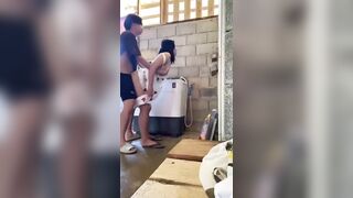 Chuẩn bị giặc đồ em họ qua chơi móc cặc ra xin đụ, trong cơn nứng chị gái đành chiều.