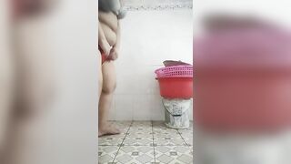 Cho ae ngắm con vợ tôi tắm