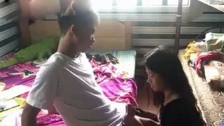Thanh niên dụ dỗ em học sinh ra căn nhà hoang quan hệ tình dục