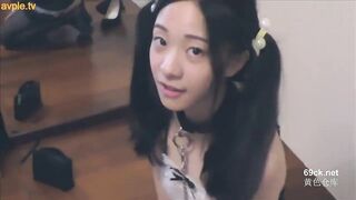 Một nữ sinh trẻ, không có lông, đến từ một trường học ở Khai Dương yêu thích dương vậ