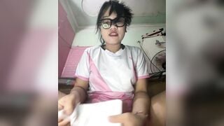 Gái xinh chubby lồn múp dụp móc chảy nước dâm đãng