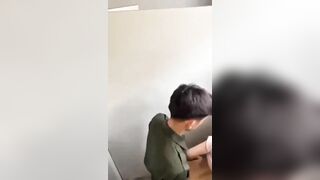 Quay lén wc cặp đôi sinh viên