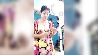 Chị gái dâm vú to lồn dâm khoe hàng cho toy vào lồn dâm đãng