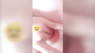 Em gái lồn non mới lú nhú vài cọng lông thủ dâm trông hấp dẫn vl