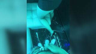Gạ gẫm bóp vú sờ lồn em nhân viên quán hát hàng ngon phần 1