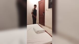 Thanh niên đi chơi gái, hôn hơn 10 kêu k cảm xúc đòi bỏ về