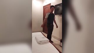 Thanh niên đi chơi gái, hôn hơn 10 kêu k cảm xúc đòi bỏ về