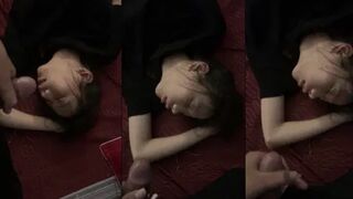 Sóc lọ tước mặt chị gái xinh tươi lúc đang ngủ say