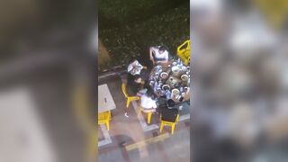 Ngồi chung bàn nhậu chồng cho phép bạn nhậu đều được bóp vú vợ mình.