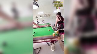 Chơi Bida, Mà cứ lén Tốc váy MBBG Loli Lộ quần lót nứng vcl ra