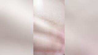 Khối nghỉ hè ở nhà nứng quá lôi bút ra thủ dâm