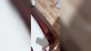 Anh trai quá liều lĩnh bắt em họ 16 tuổi chu đít đụ doggy mà đụ không bao.
