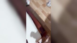 Nứng quá anh họ làm liều đè đụ vào lồn em họ 16 tuổi không bao.