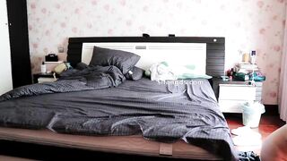 A trai đầu trọc bụng bự cùng e dâu dâm tranh thủ lúc e trai đi làm mà ở nhà vụng trộm