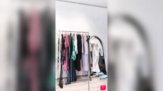 Livestream Bán quần áo, Chủ shop thay đồ Lộ Vú Loli trong Gương