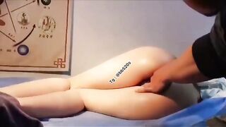 Mát xa cho Gái Xinh Loli lồn rậm, Mà lén Móc lồn Thủ dâm Rên rỉ nứng vcl ra