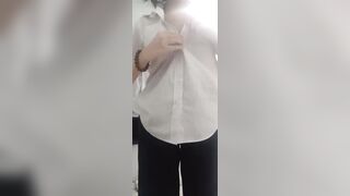Nhã An 2k10 đi học về là cầm điện thoại call sex với người yêu