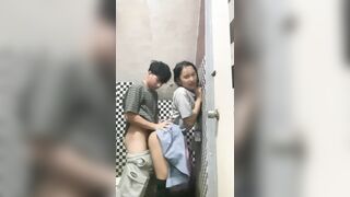 Anh họ 18 tuổi ép em gái 17 tuổi cho đụ ko bao muốn cảm nhận sung sướng thật sự.